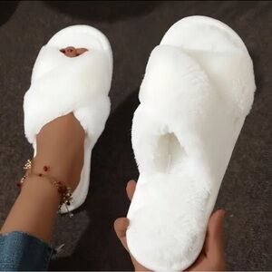 White Fuzzy Slipper Women’s Size 9-10 NWOT
